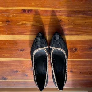 Size 8 Vionic flats
